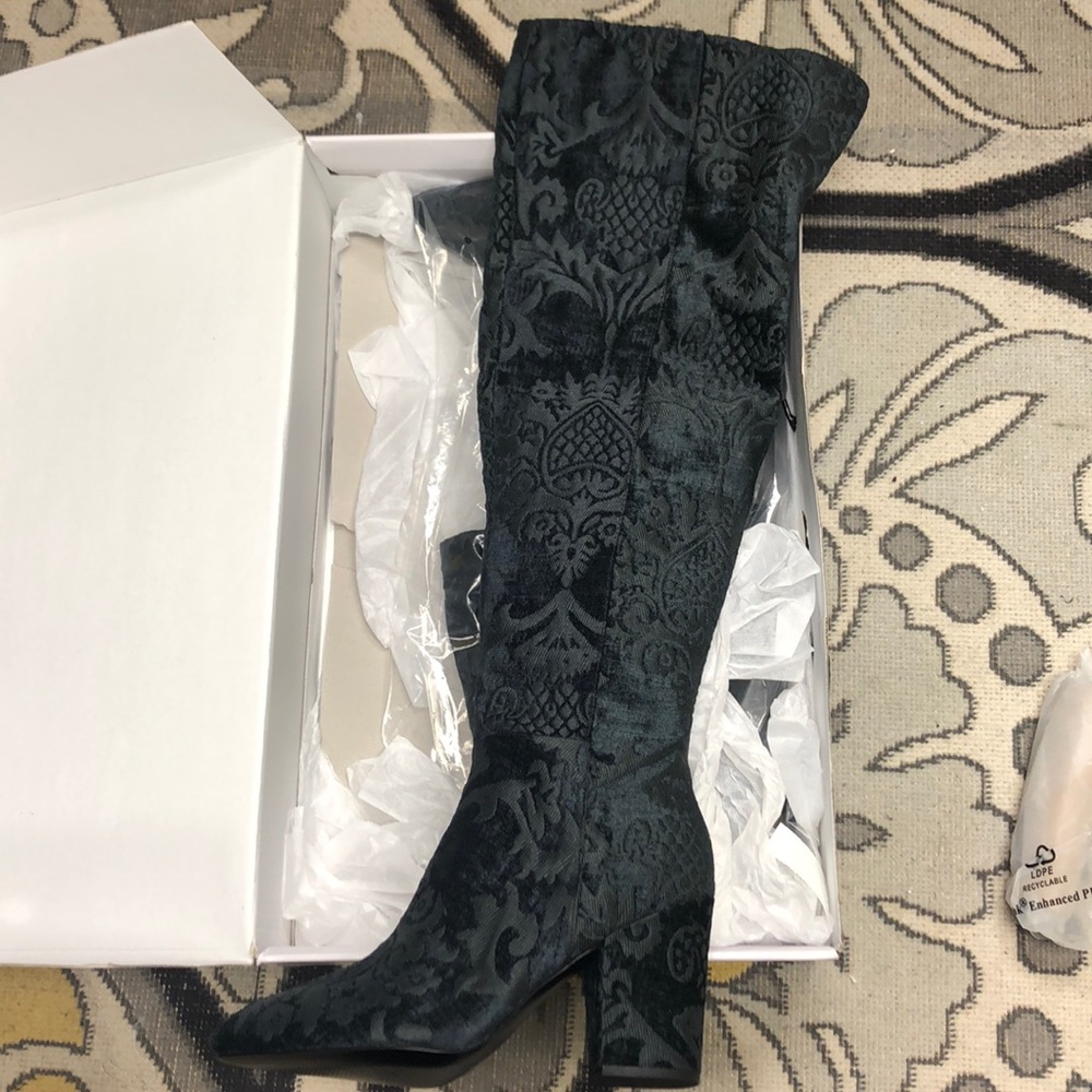 BEAUTIFUL Nine West tall heeled black boots